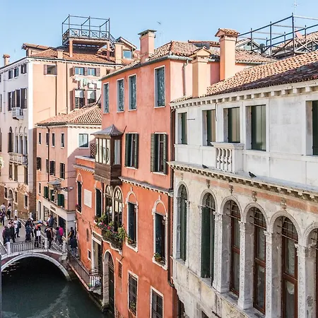 Rialto Bridge Large Venetian Style With Lift Apartment
