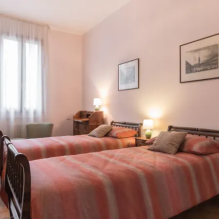 Rialto Bridge Big With Lift By Lionhost *