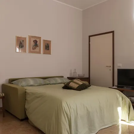 Rialto Bridge Big With Lift By Lionhost Velence