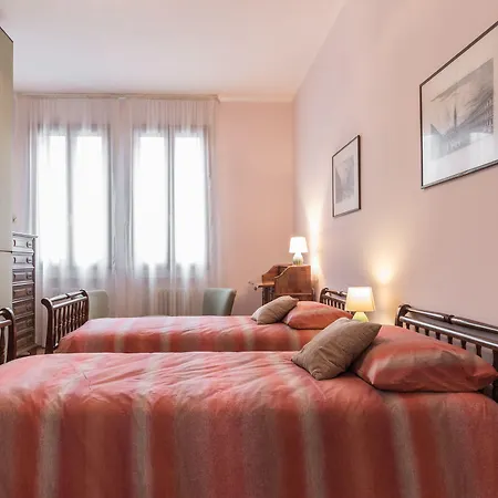 Rialto Bridge Big With Lift By Lionhost *