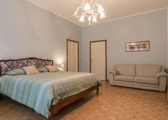 Rialto Bridge Big With Lift By Lionhost