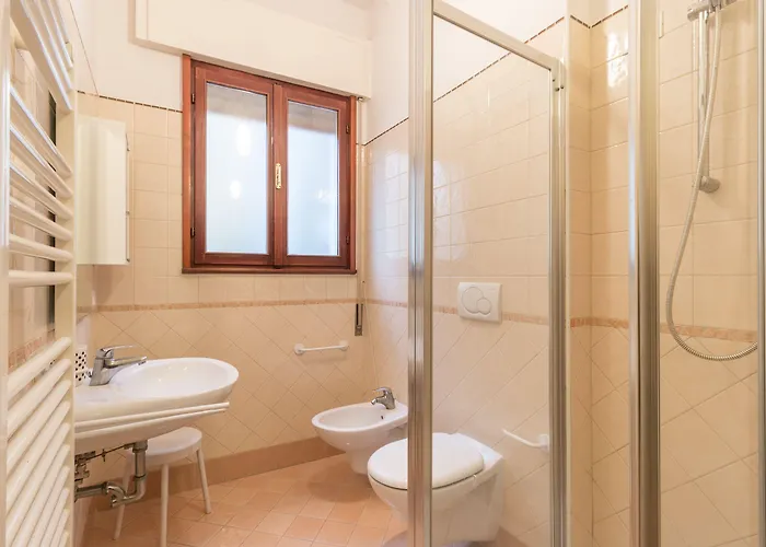 Rialto Bridge Big With Lift By Lionhost البندقية