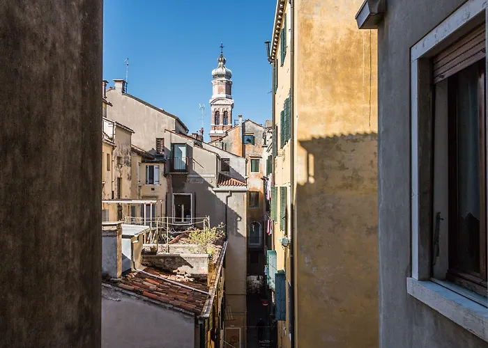 Rialto Bridge Big With Lift By Lionhost *