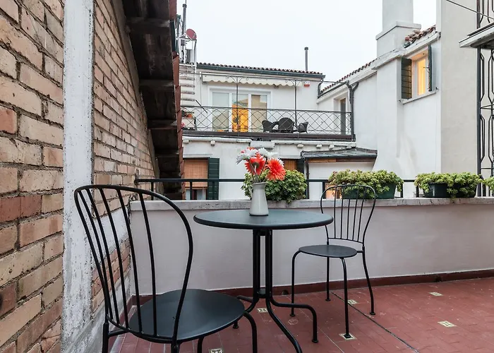 Rialto Bridge Big With Lift By Lionhost شقة