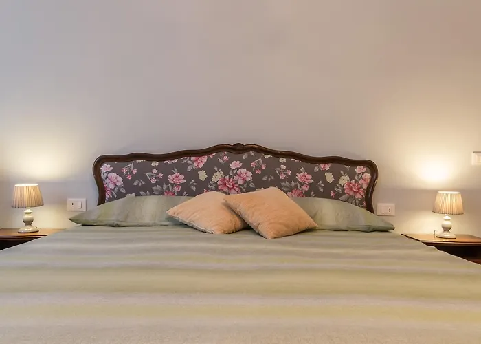 Rialto Bridge Big With Lift By Lionhost